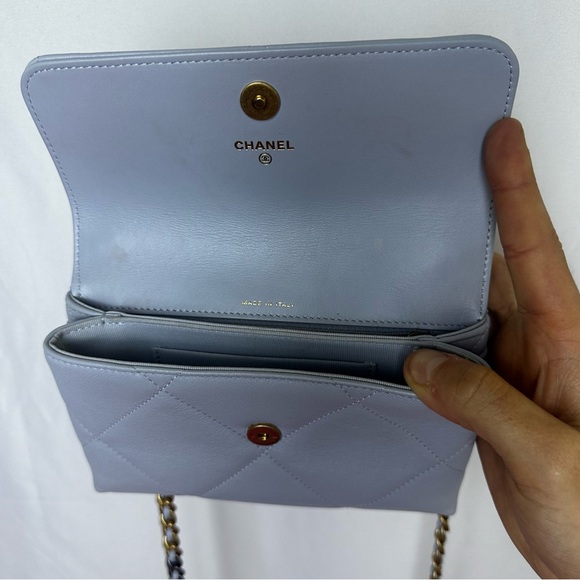 light grey Chanel purse - Picture 6 of 8